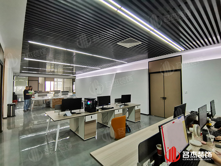 20240514172235_884 办公区装建成效实景图